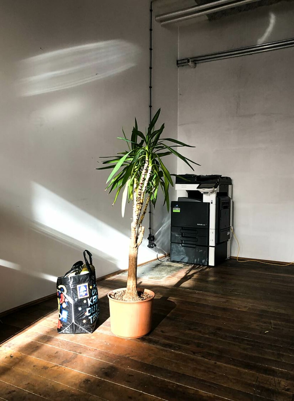 image of an empty office